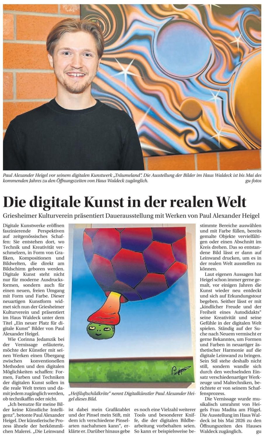 Mann lächelt vor buntem Hintergrund, Artikel über digitale Kunst in der realen Welt.